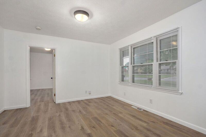 906 N Belview Ave - Photo 6 of 20