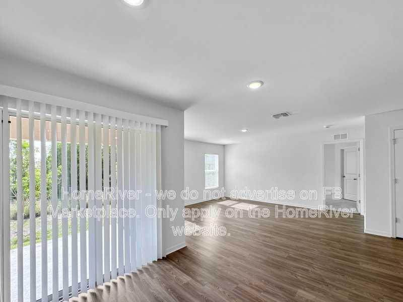 4748 Nw 39th Pl - Photo 7 of 25