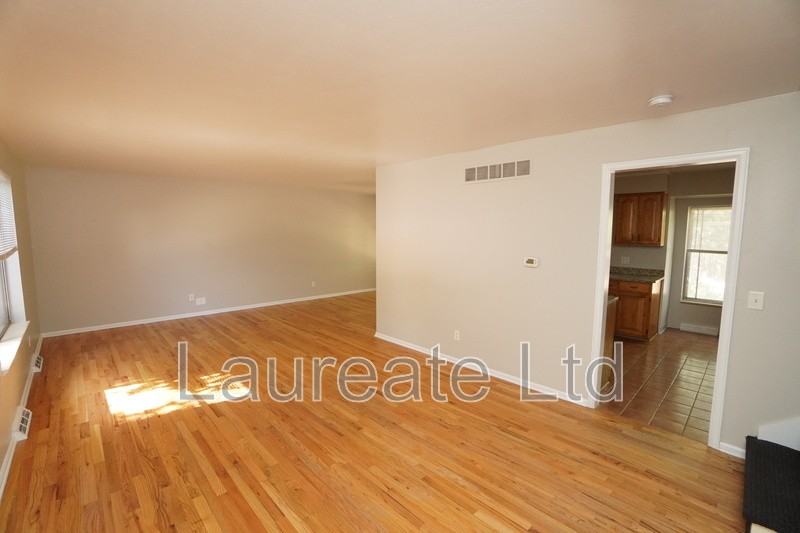 1853 S Oakland St - Photo 3 of 30