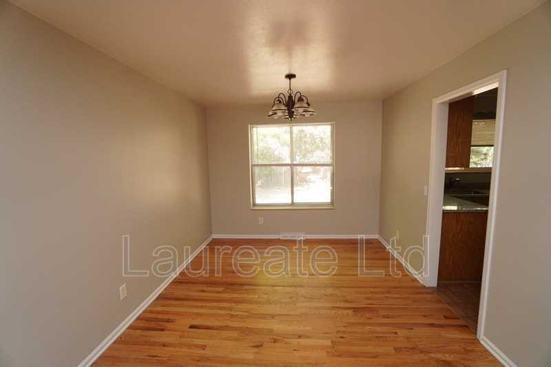 1853 S Oakland St - Photo 5 of 30