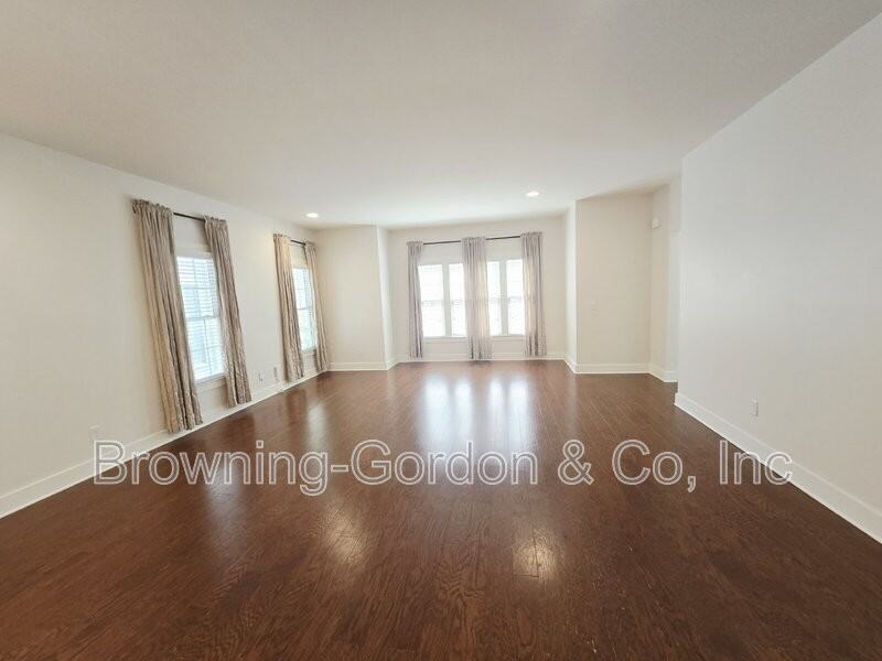 4017 Elkins Aly - Photo 6 of 25