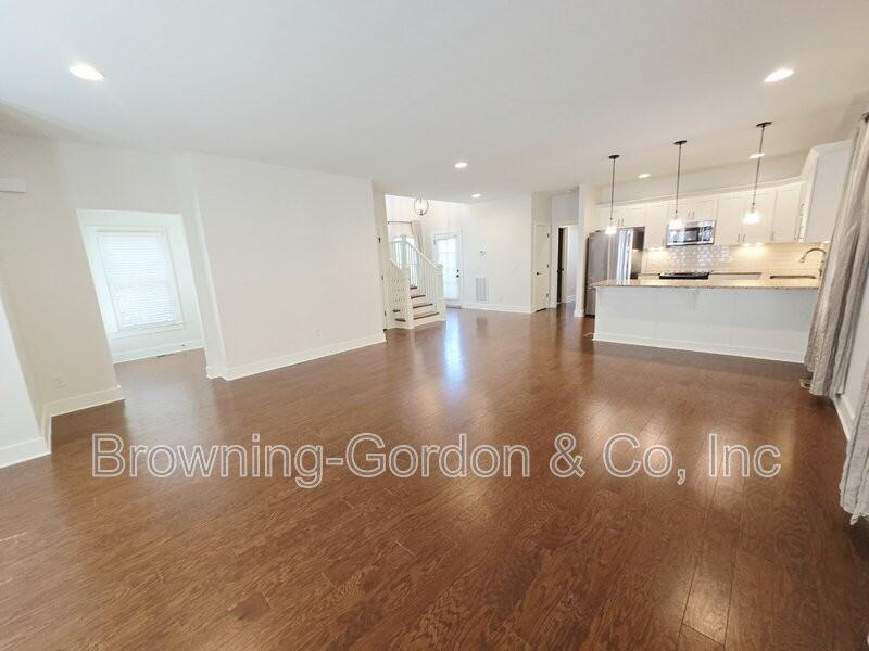 4017 Elkins Aly - Photo 7 of 25