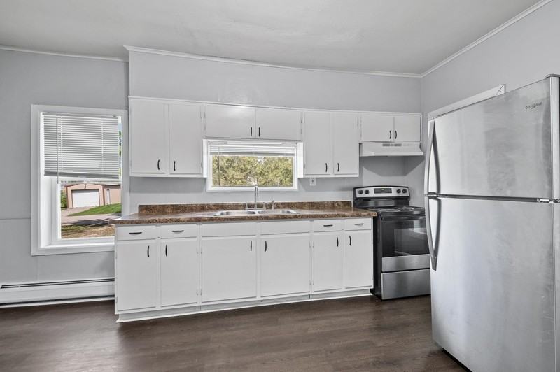 111 Center St - Photo 2 of 16