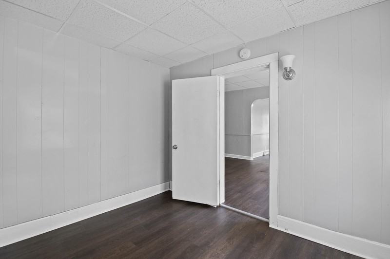 111 Center St - Photo 6 of 16