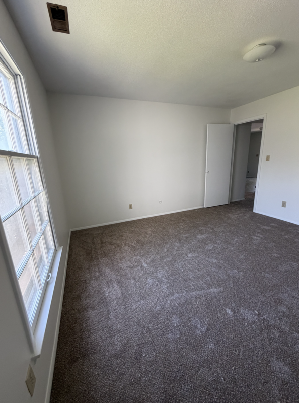 946 Indiana St - Photo 4 of 4