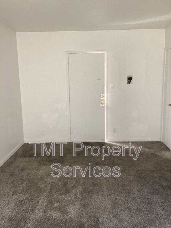 1816 F St #18 - Photo 4 of 10