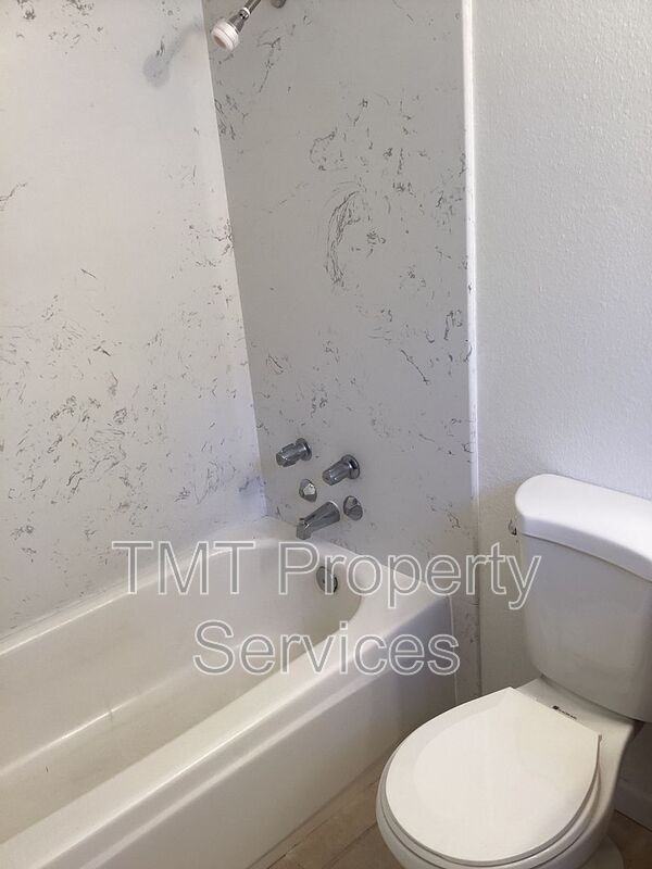 1816 F St #18 - Photo 5 of 10
