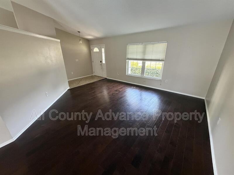 3232 Oakwood Pl - Photo 2 of 18