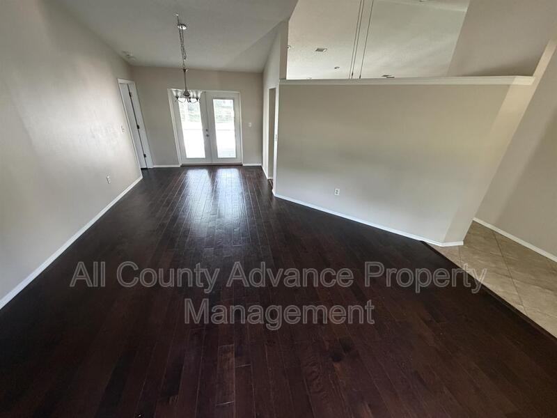 3232 Oakwood Pl - Photo 3 of 18