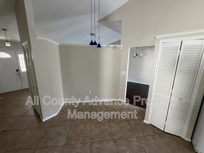 3232 Oakwood Pl - Photo 4 of 18