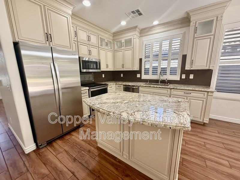 2606 W Florentine Rd - Photo 2 of 24