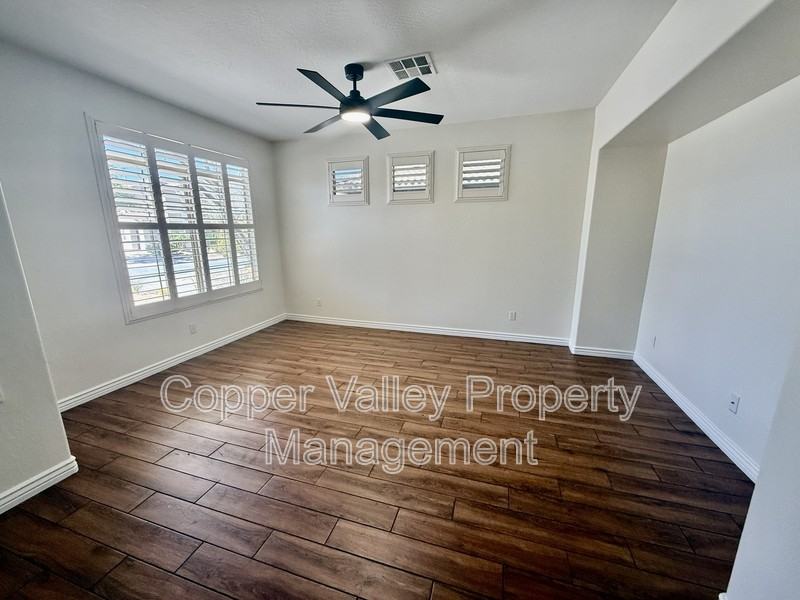 2606 W Florentine Rd - Photo 4 of 24