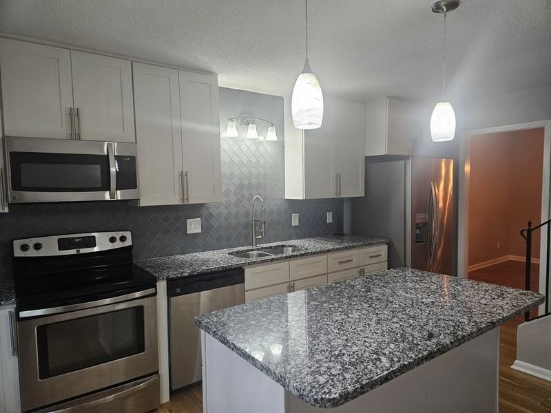 402 Lotus Dr - Photo 7 of 17