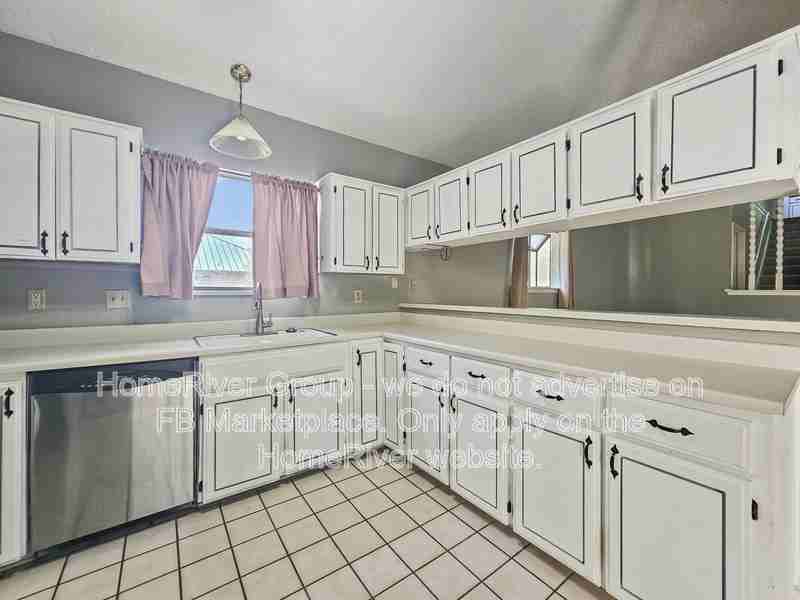 8823 Wellesley Manor Dr - Photo 4 of 24