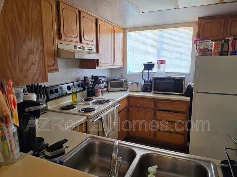 615 W 13th St - Photo 4 of 11