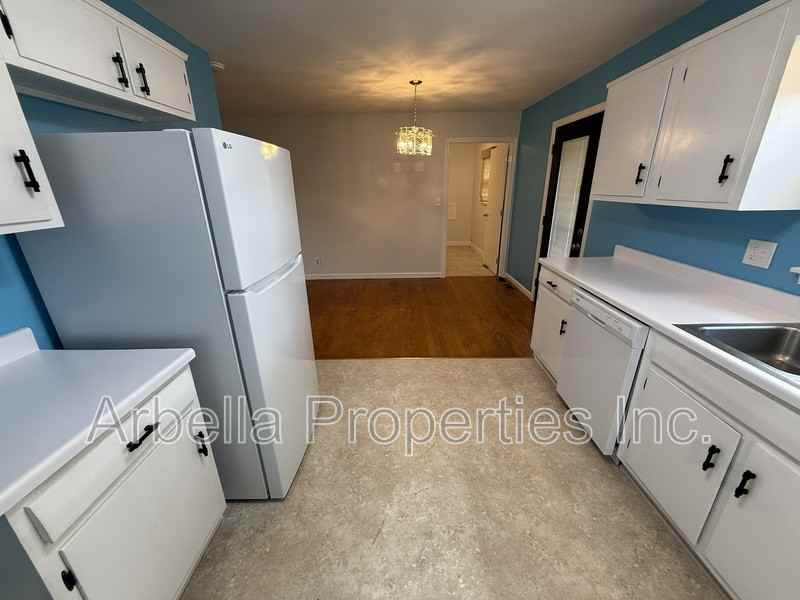 1713 Seward Dr - Photo 4 of 26