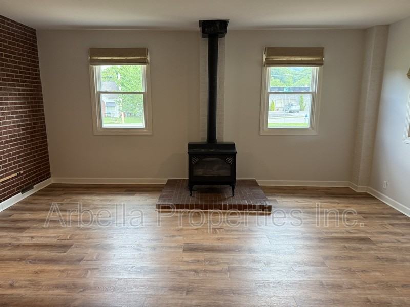 1713 Seward Dr - Photo 5 of 26