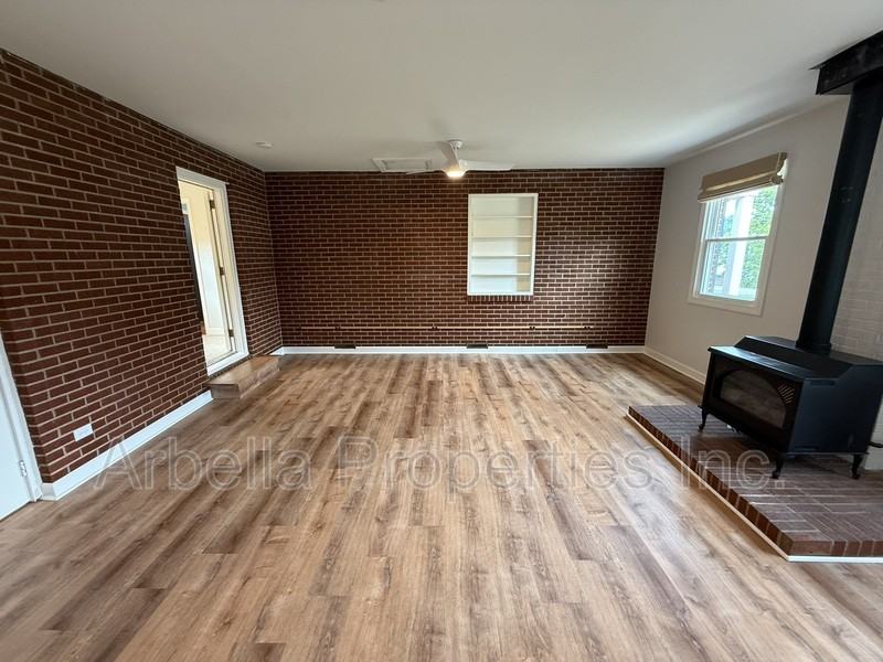 1713 Seward Dr - Photo 6 of 26