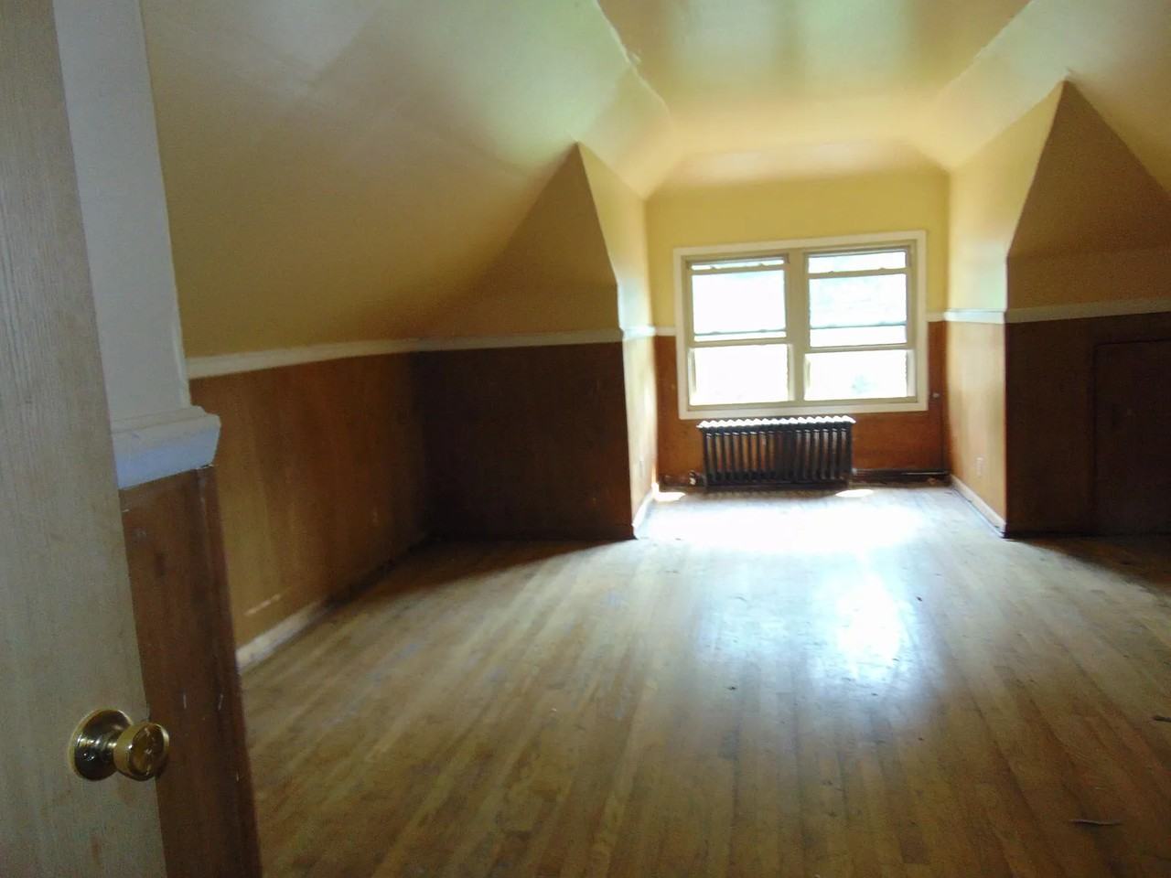 7637 South Eberhart Avenue - Photo 7 of 10