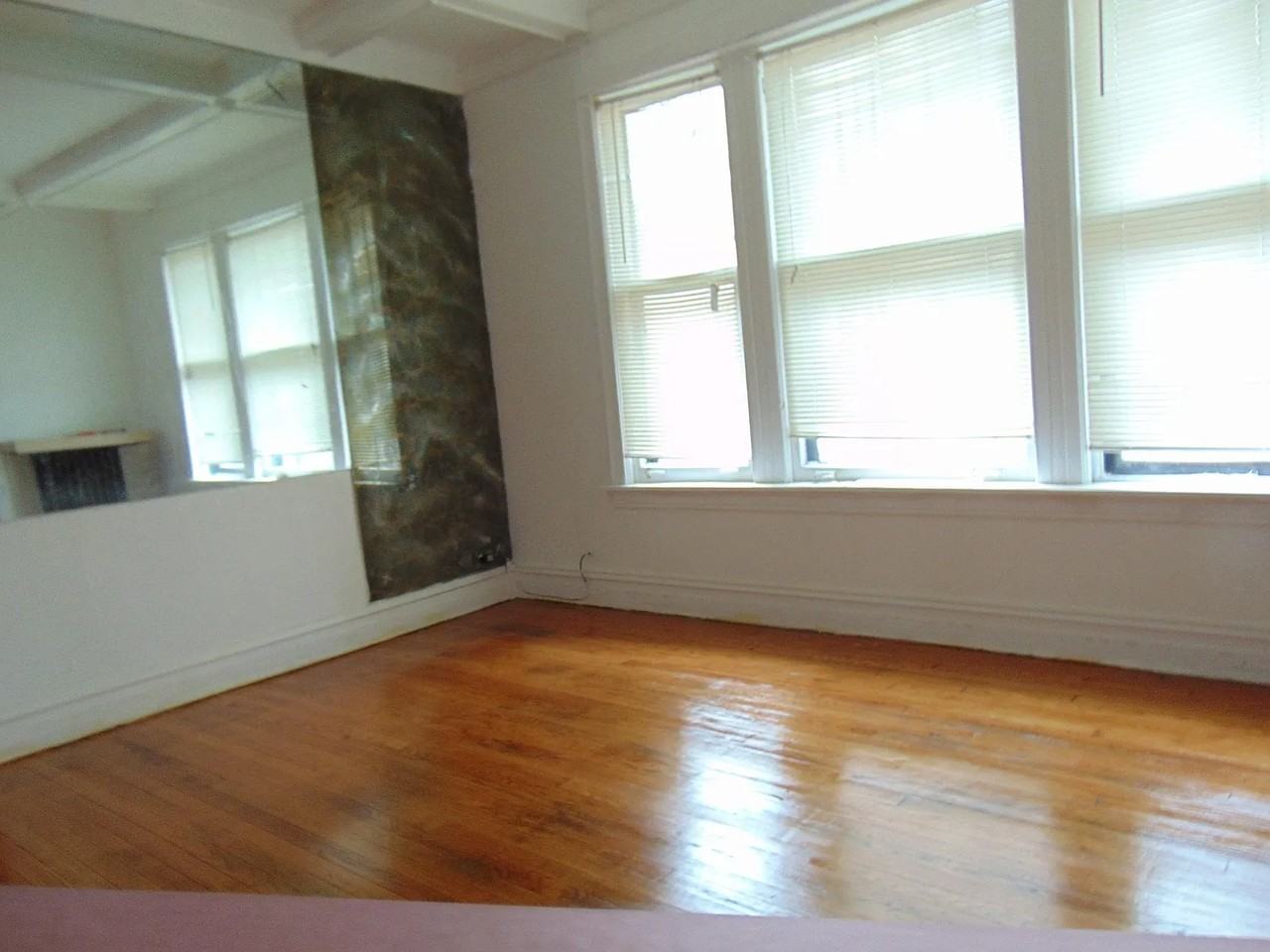 7637 South Eberhart Avenue - Photo 2 of 10