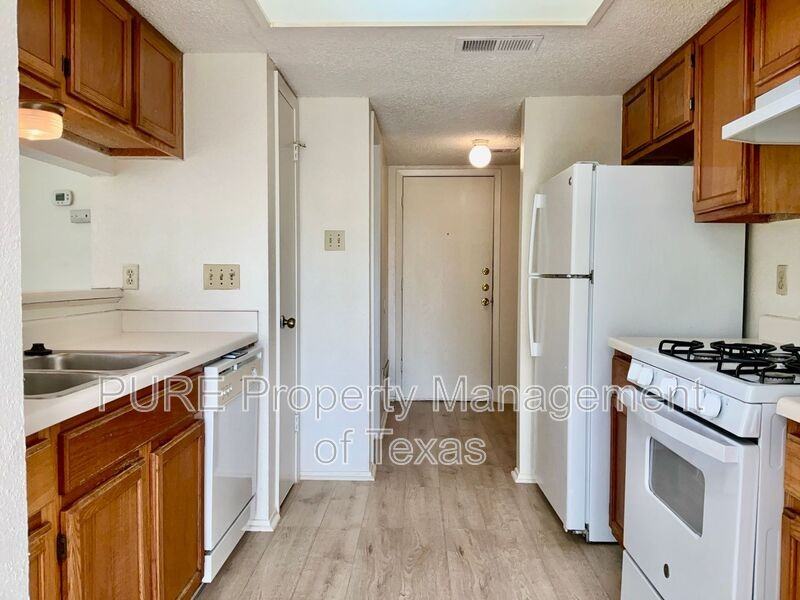 12120 Thompkins Dr #B - Photo 5 of 22