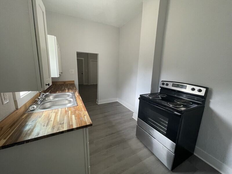 1621 Dora St - Photo 7 of 16