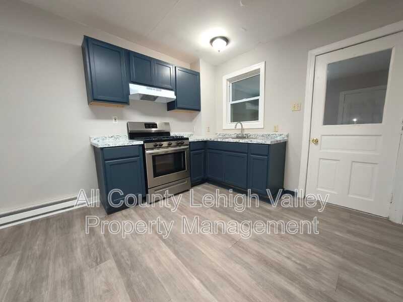 339 W Lincoln St - Photo 2 of 14