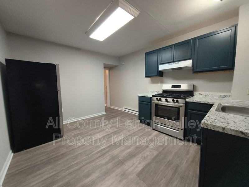 339 W Lincoln St - Photo 3 of 14