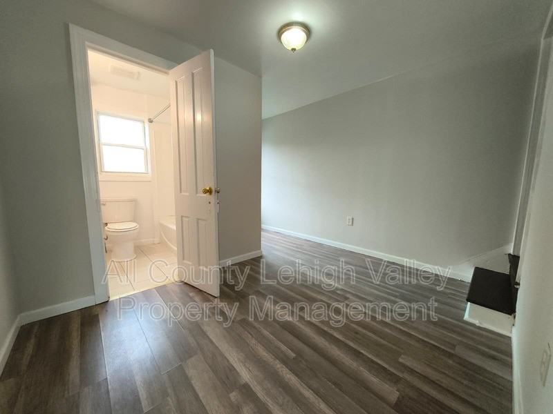 339 W Lincoln St - Photo 5 of 14