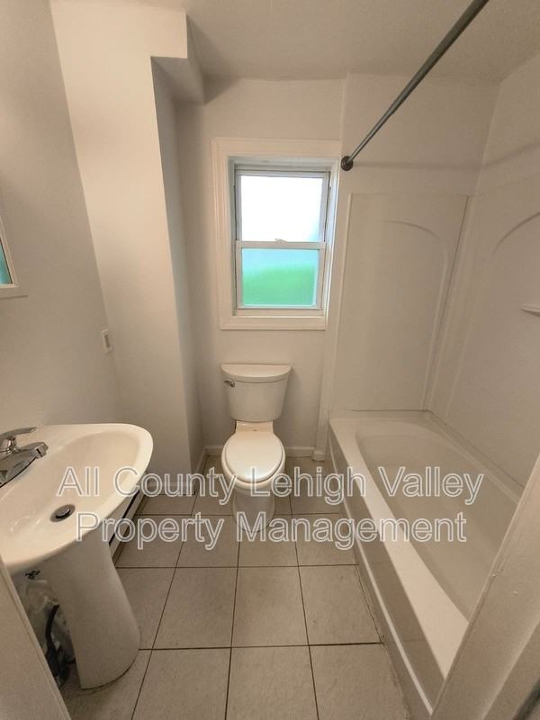 339 W Lincoln St - Photo 6 of 14