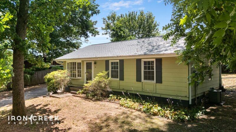16 King Arthur Pl - Photo 3 of 26