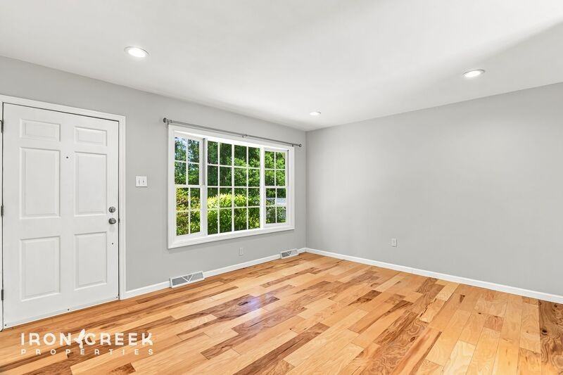 16 King Arthur Pl - Photo 4 of 26
