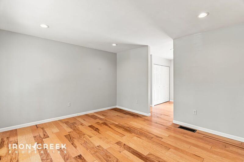 16 King Arthur Pl - Photo 7 of 26