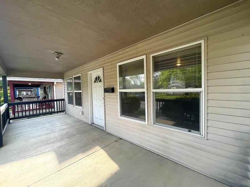 942 W 25th St - Photo 2 of 10