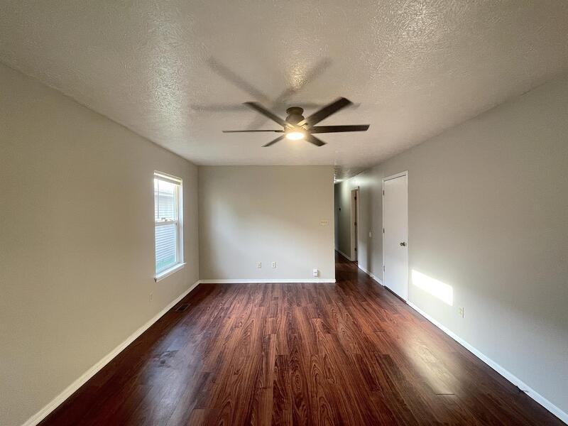 942 W 25th St - Photo 3 of 10