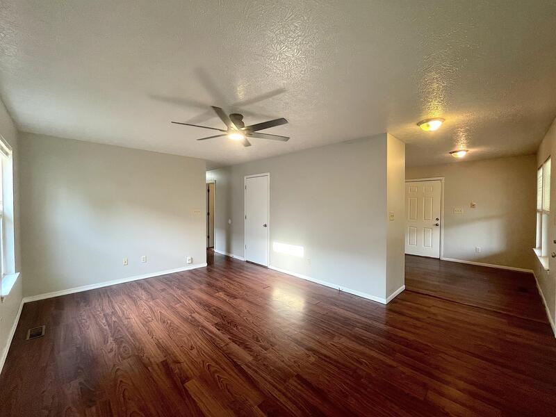 942 W 25th St - Photo 4 of 10