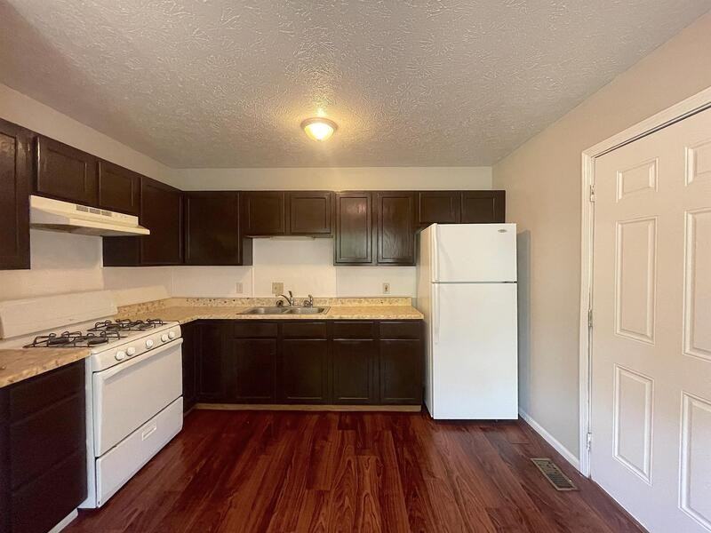 942 W 25th St - Photo 5 of 10