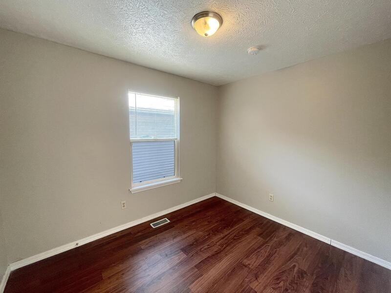 942 W 25th St - Photo 6 of 10