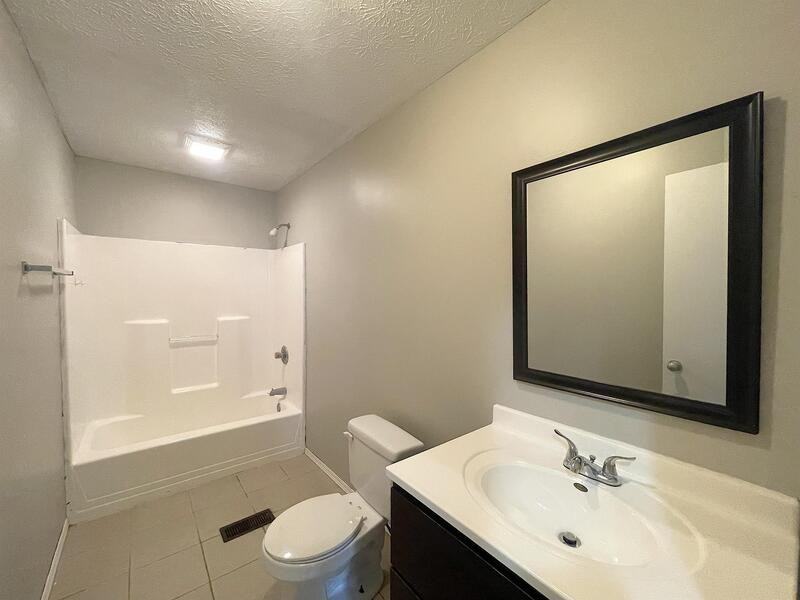 942 W 25th St - Photo 7 of 10