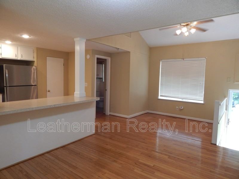 1519 Stratford Cir - Photo 2 of 11