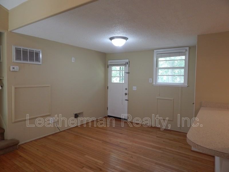 1519 Stratford Cir - Photo 4 of 11