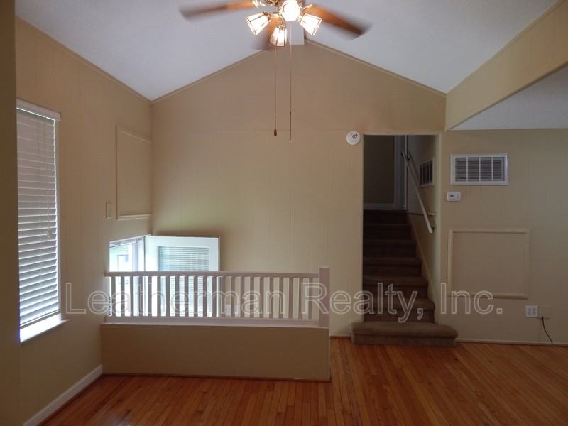 1519 Stratford Cir - Photo 5 of 11