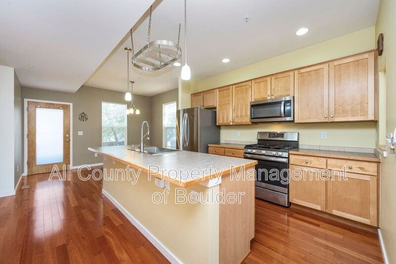 1345 Yellow Pine Ave - Photo 6 of 21