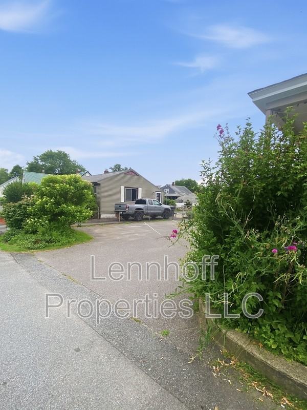 9 Lund St - Photo 3 of 3