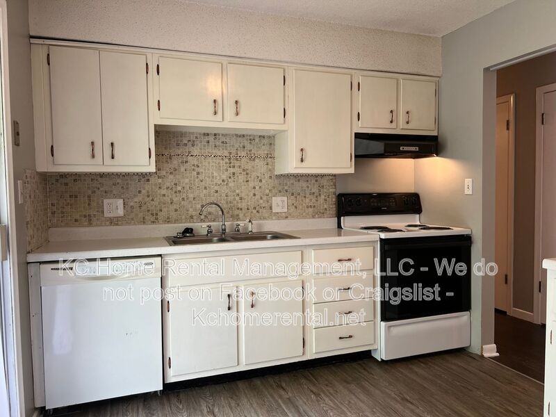 6708 W 71st Ter - Photo 4 of 45