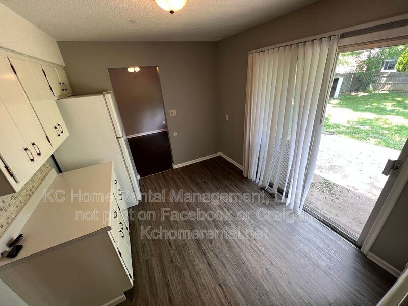 6708 W 71st Ter - Photo 7 of 45