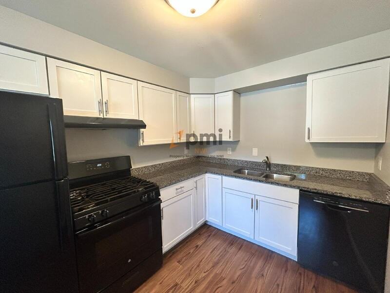 2591 Parkview St #3 - Photo 3 of 16