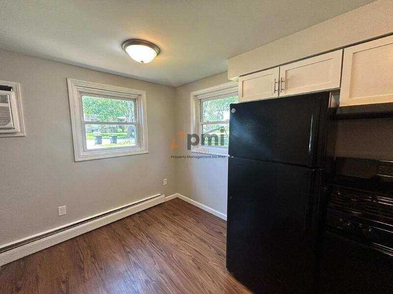 2591 Parkview St #3 - Photo 5 of 16