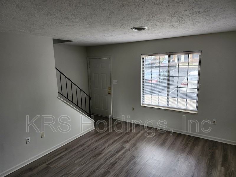208 Straith St #C23 - Photo 2 of 11