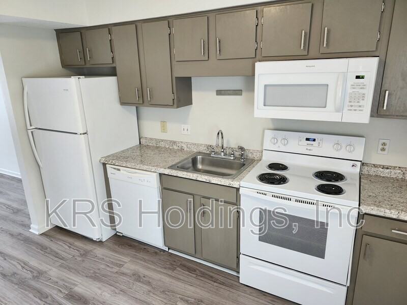 208 Straith St #C23 - Photo 5 of 11